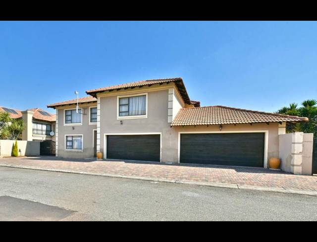 6 BEDROOM HOUSE FOR SALE IN SONNEVELD